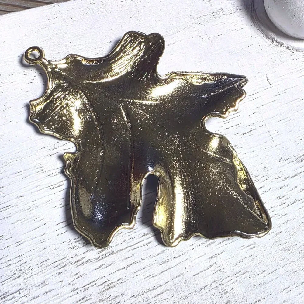 Coppery Brown Enamel on Gold Tone Alloy 3D Textured Large Autumn Leaf Pendant - Picture 8 of 8